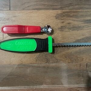 Excellent Condition 2-Piece Pumpkin Tool Set (Pumpkin Carver & Melon Ball Scoop)